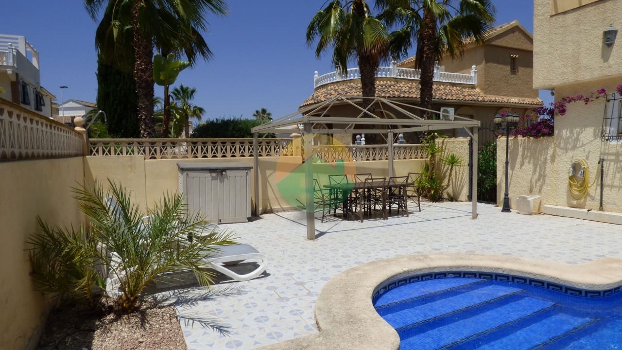 2 bedroom Villa for sale in Camposol, Mazarrón with pool € 155,000