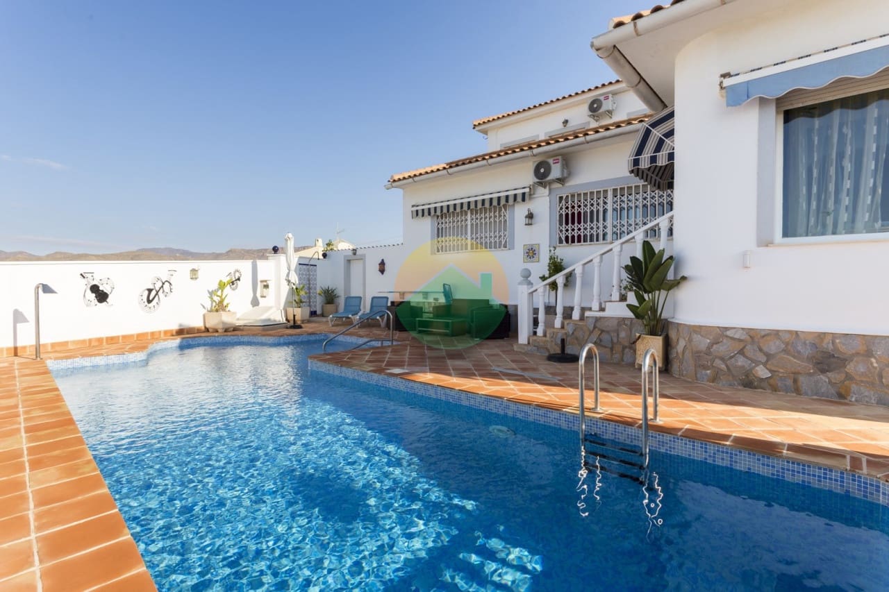 4 camera da letto Villa in vendita in Isla Plana con piscina - 499.000 € (Rif: 8059303)