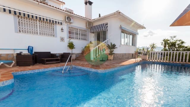 4 slaapkamer Villa te koop in Isla Plana, Cartagena met zwembad - € 499.000 (Ref: 8059303)
