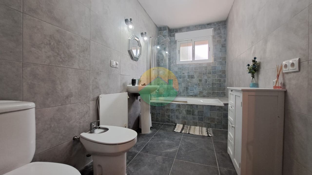 5 soverom Rekkehus til salgs i Aledo med svømmebasseng garasje - € 399 995 (Ref: 8535705)