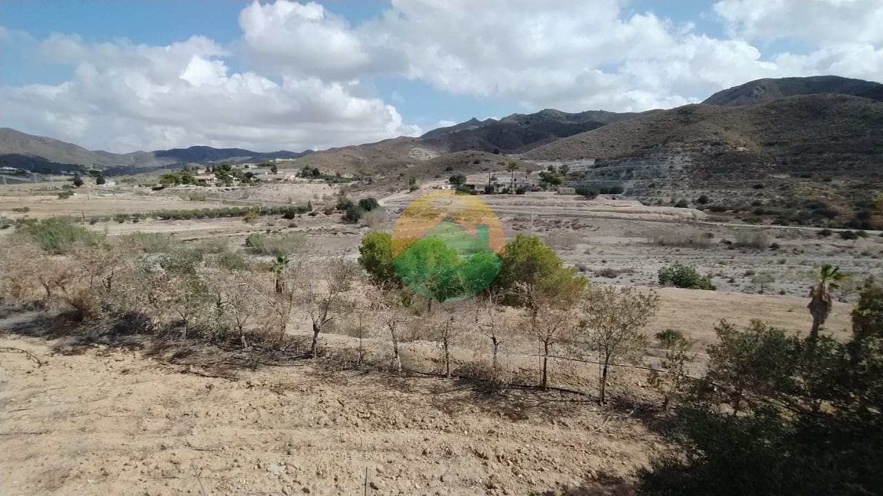 2 soveværelse Finca/Landehus til salg i Mazarron med swimmingpool garage - € 299.000 (Ref: 8548284)