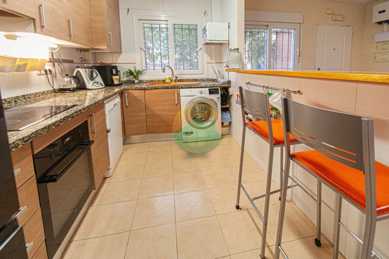 3 soverom Kjedet enebolig til salgs i Camposol med svømmebasseng - € 159 995 (Ref: 8759110)