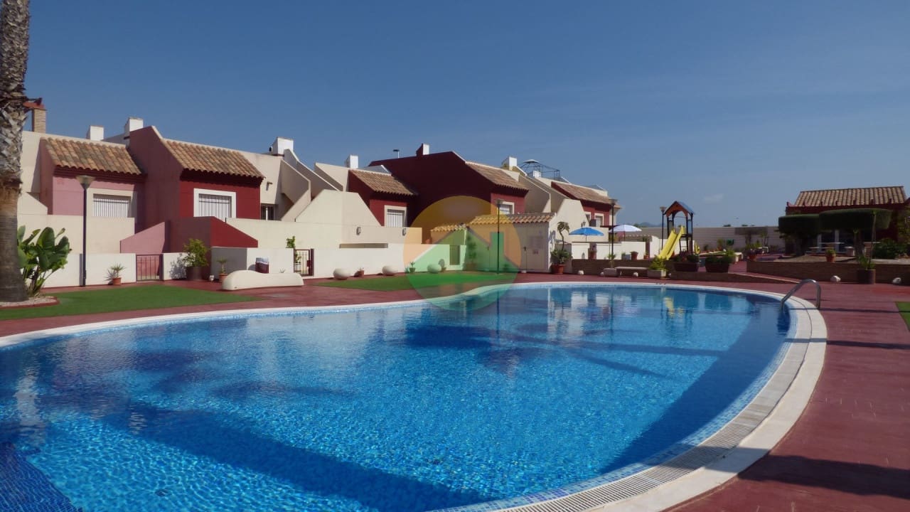 3 soverom Kjedet enebolig til salgs i Camposol med svømmebasseng - € 159 995 (Ref: 8759110)