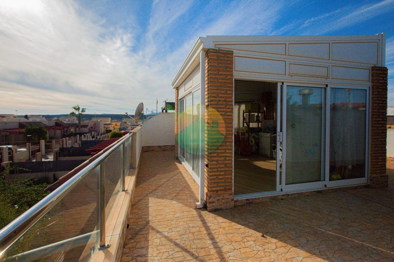 3 soverom Kjedet enebolig til salgs i Camposol med svømmebasseng - € 159 995 (Ref: 8759110)