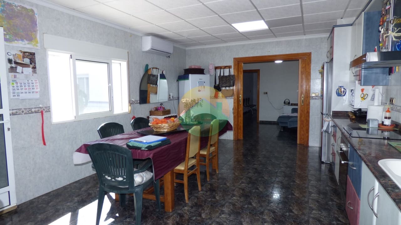 4 slaapkamer Rijtjeshuis te koop in Los Canovas - € 250.000 (Ref: 8850427)