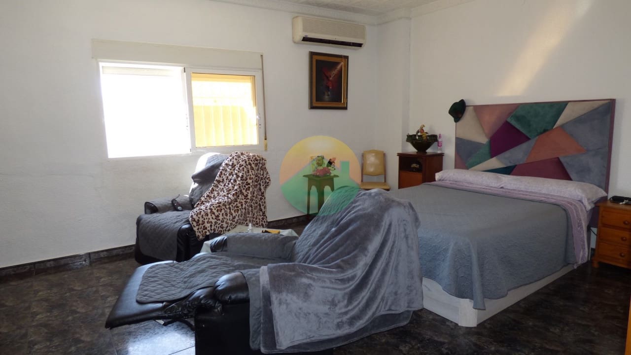 4 slaapkamer Rijtjeshuis te koop in Los Canovas - € 250.000 (Ref: 8850427)