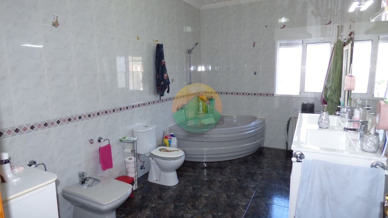 4 slaapkamer Rijtjeshuis te koop in Los Canovas - € 250.000 (Ref: 8850427)