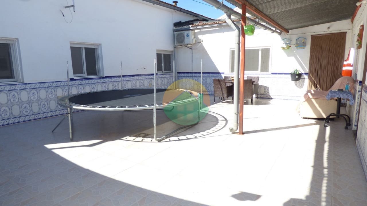 4 slaapkamer Rijtjeshuis te koop in Los Canovas - € 250.000 (Ref: 8850427)