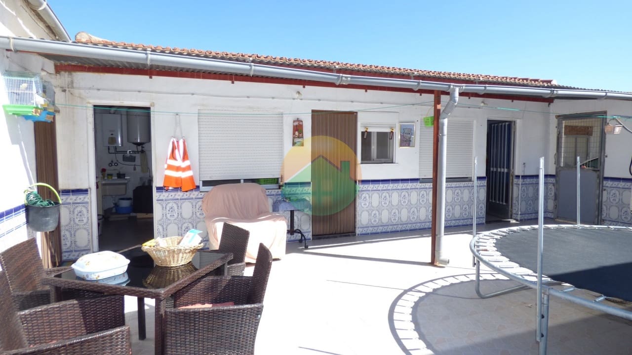 4 slaapkamer Rijtjeshuis te koop in Los Canovas - € 250.000 (Ref: 8850427)