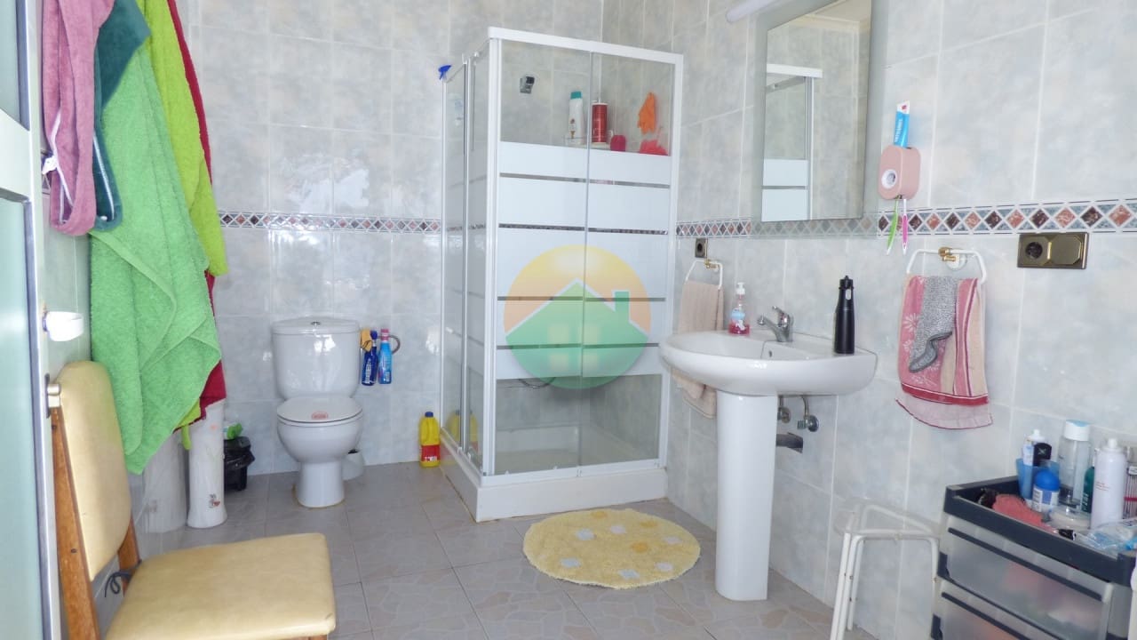 4 slaapkamer Rijtjeshuis te koop in Los Canovas - € 250.000 (Ref: 8850427)