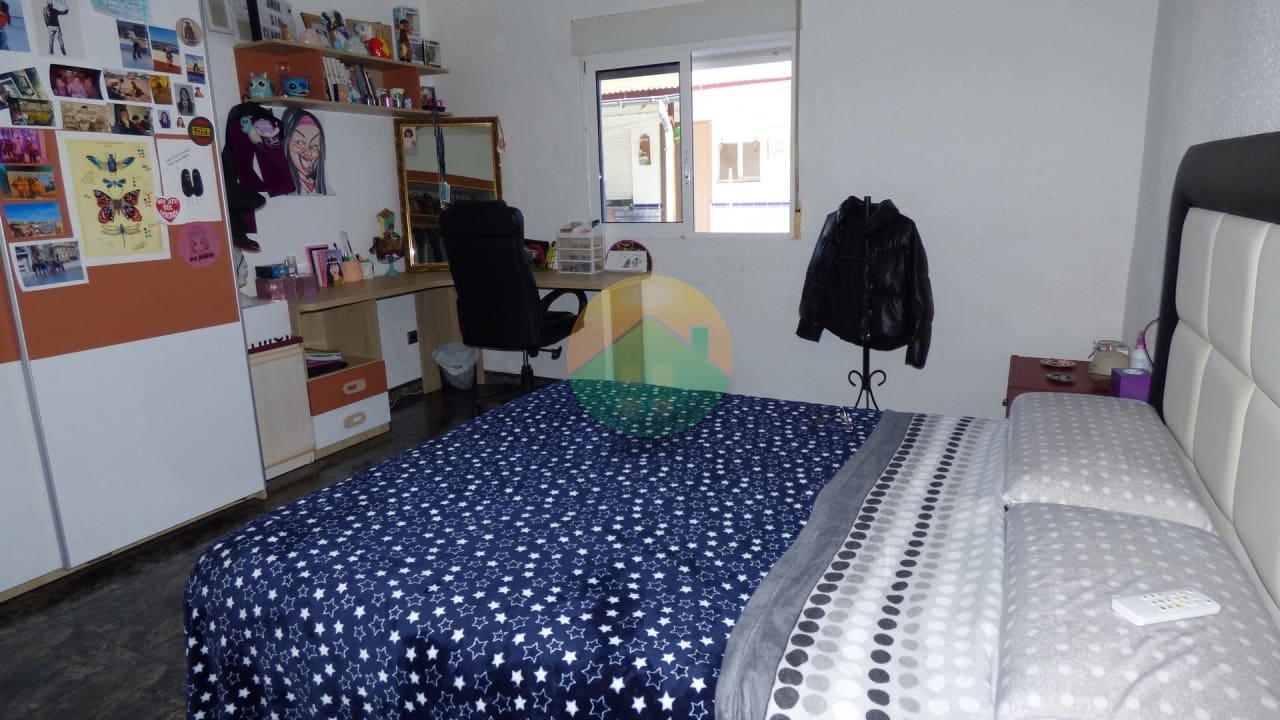 4 slaapkamer Rijtjeshuis te koop in Los Canovas - € 250.000 (Ref: 8850427)