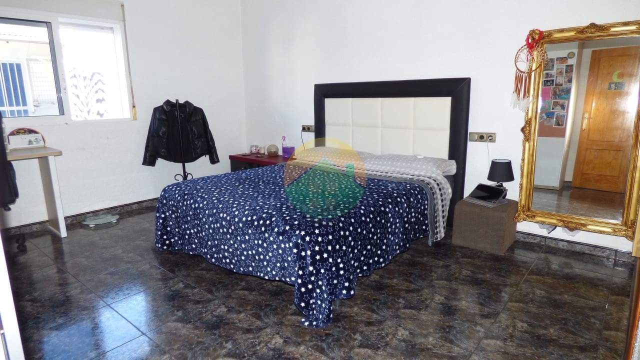 4 slaapkamer Rijtjeshuis te koop in Los Canovas - € 250.000 (Ref: 8850427)