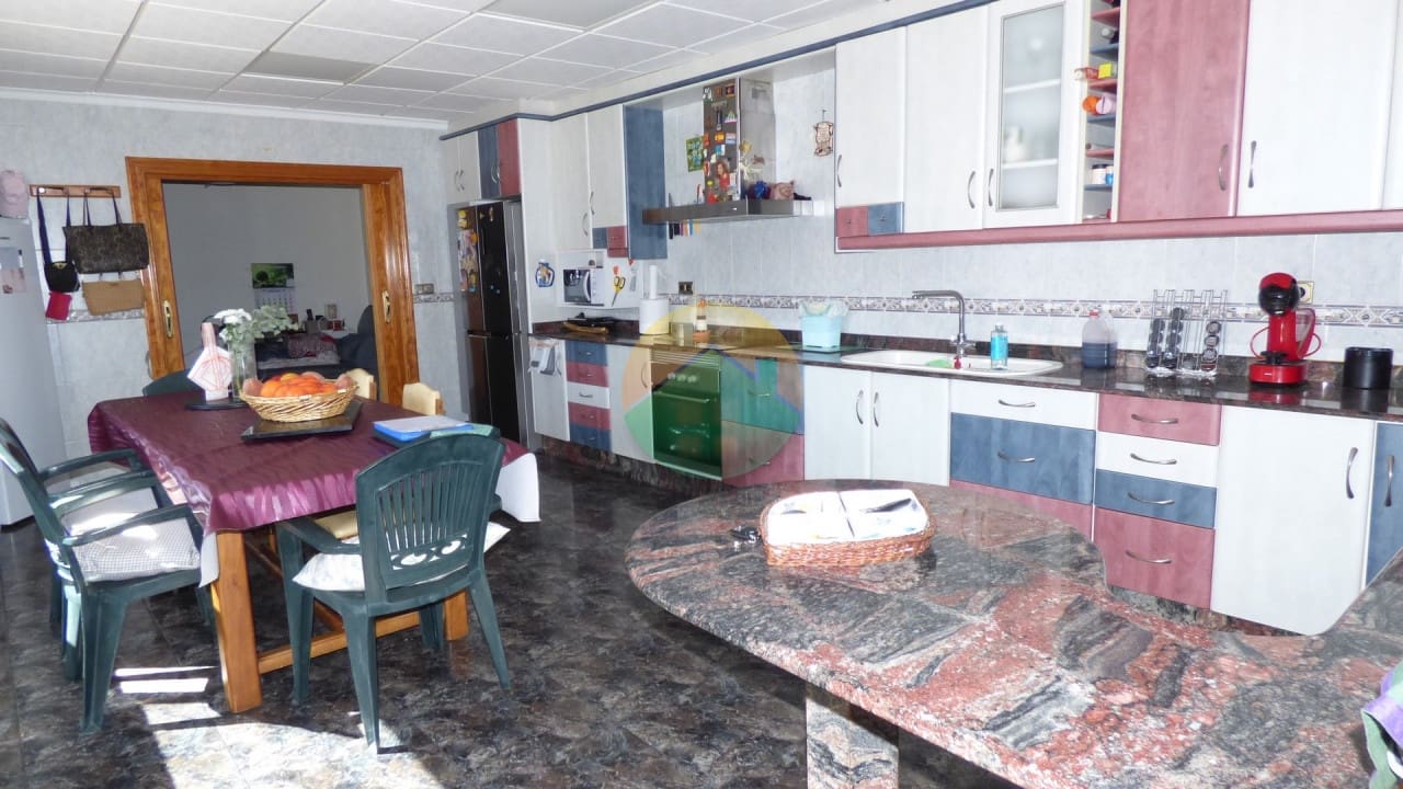 4 slaapkamer Rijtjeshuis te koop in Los Canovas - € 250.000 (Ref: 8850427)