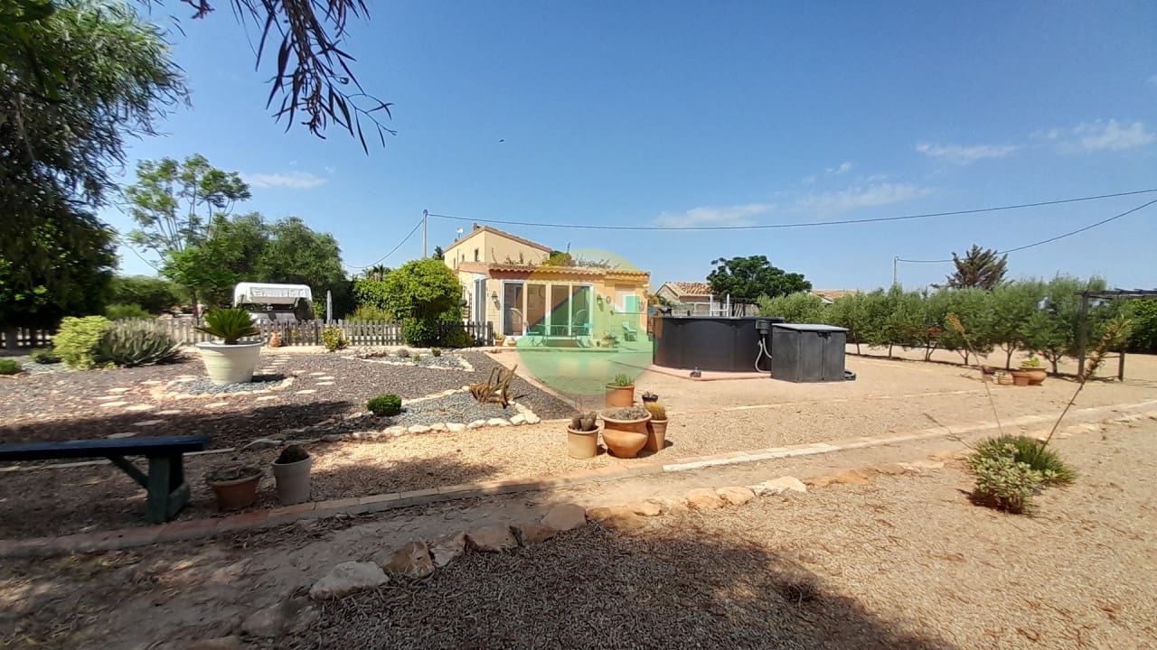 3 soveværelse Finca/Landehus til salg i La Pinilla med swimmingpool - € 249.995 (Ref: 9094417)