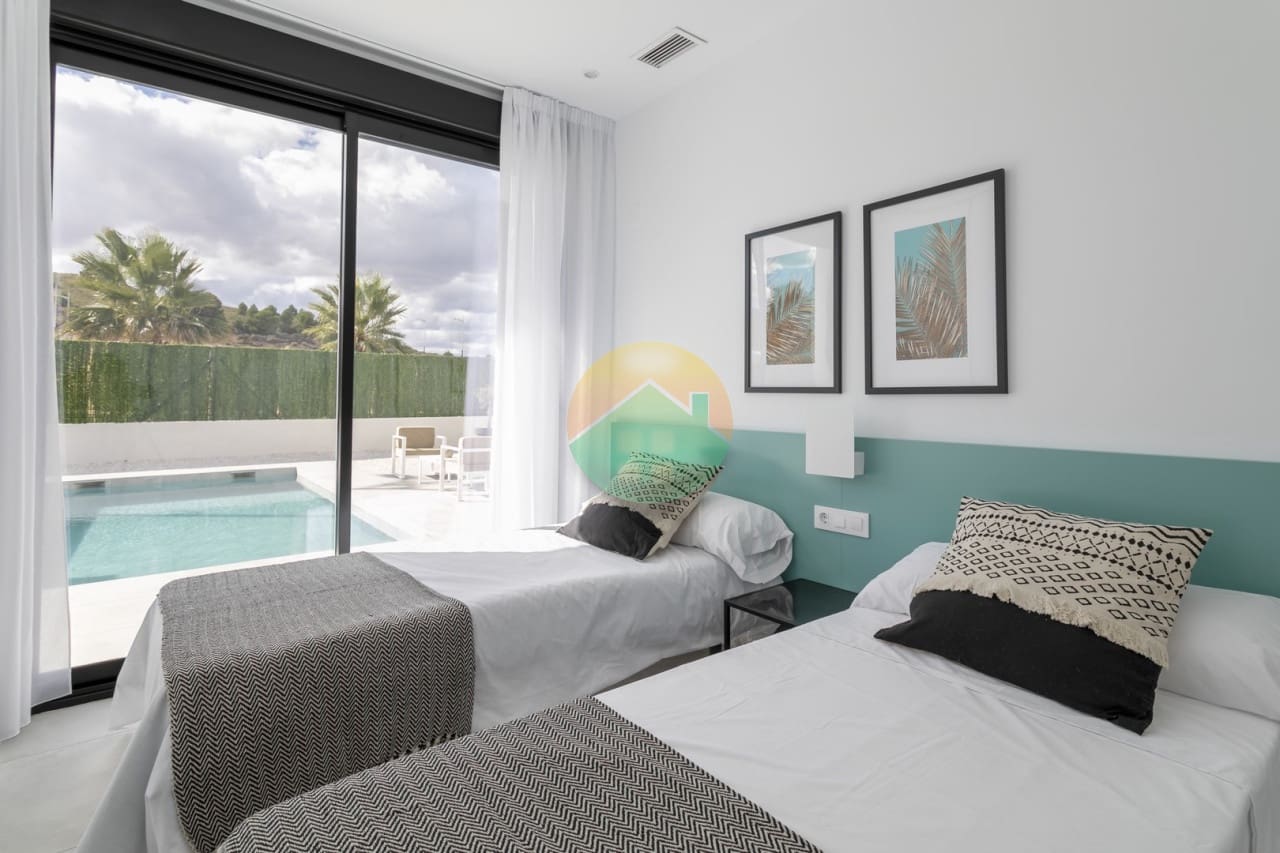 3 bedroom Villa for sale in Calasparra with pool - € 329,000 (Ref: 9107892)