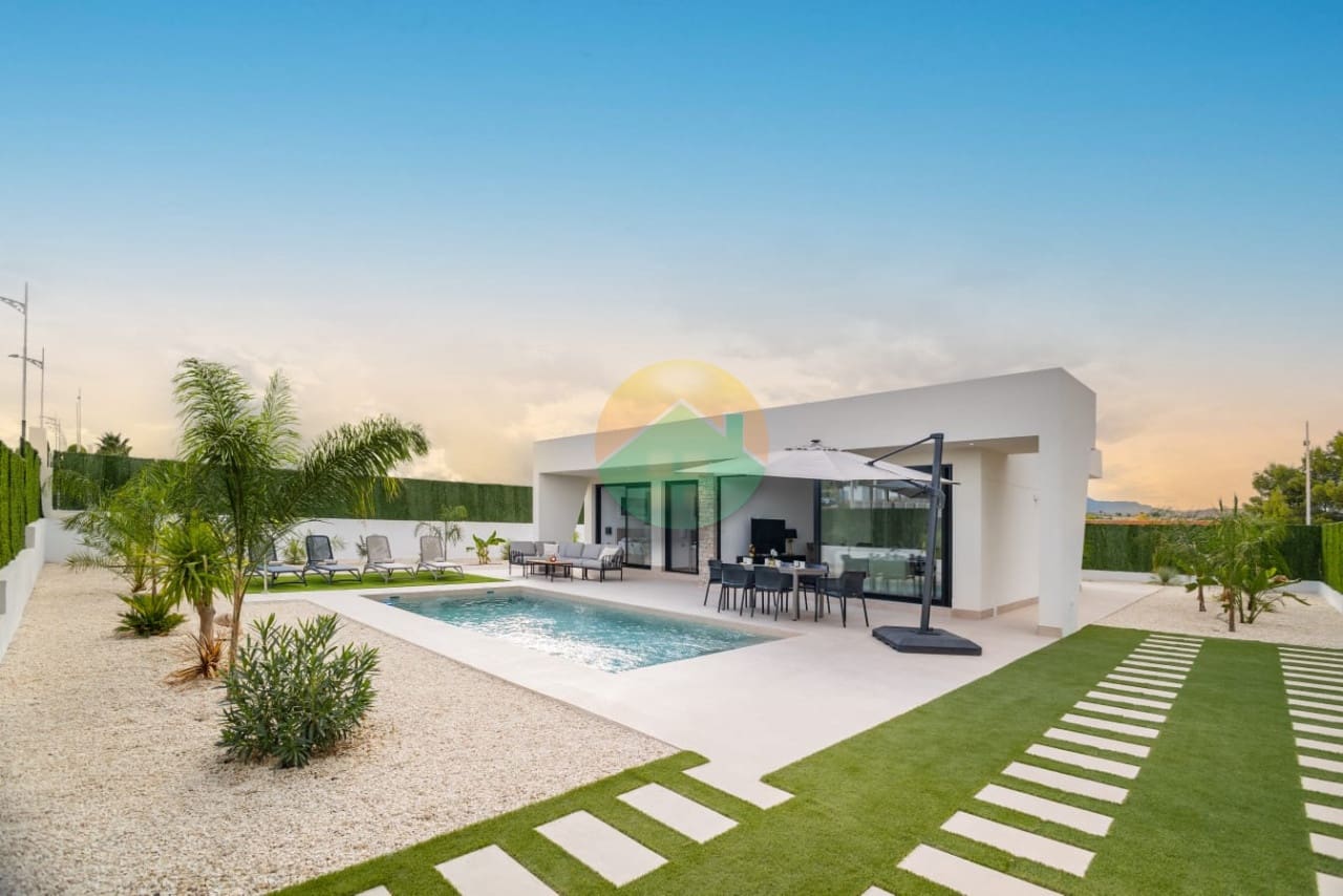 3 makuuhuone Huvila myytävänä paikassa Calasparra mukana uima-altaan - 319 000 € (Ref: 9107893)