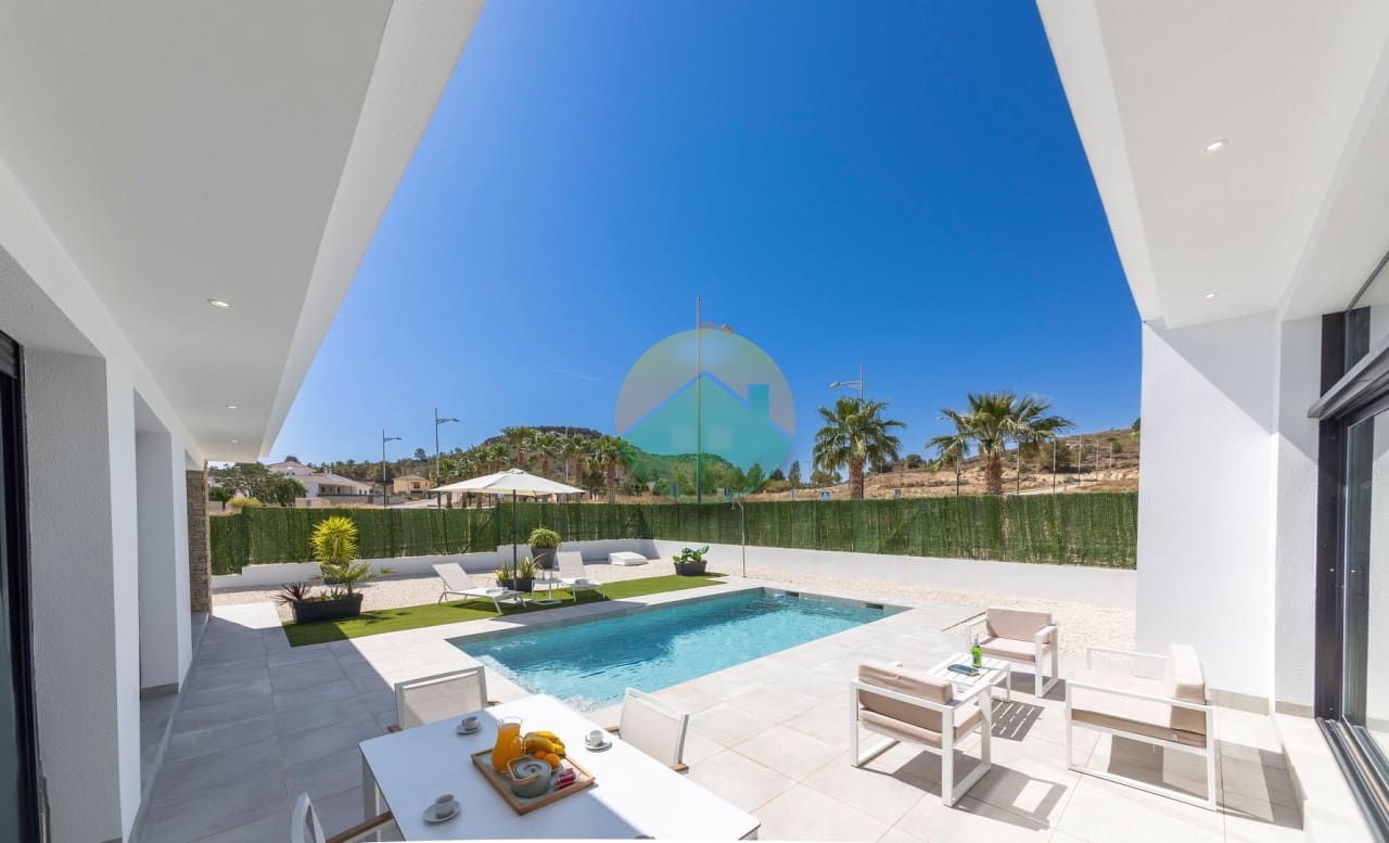 3 soveværelse Villa til salg i Calasparra med swimmingpool - € 339.000 (Ref: 9107894)