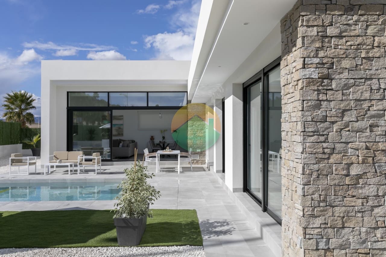 3 soveværelse Villa til salg i Calasparra med swimmingpool - € 339.000 (Ref: 9107894)