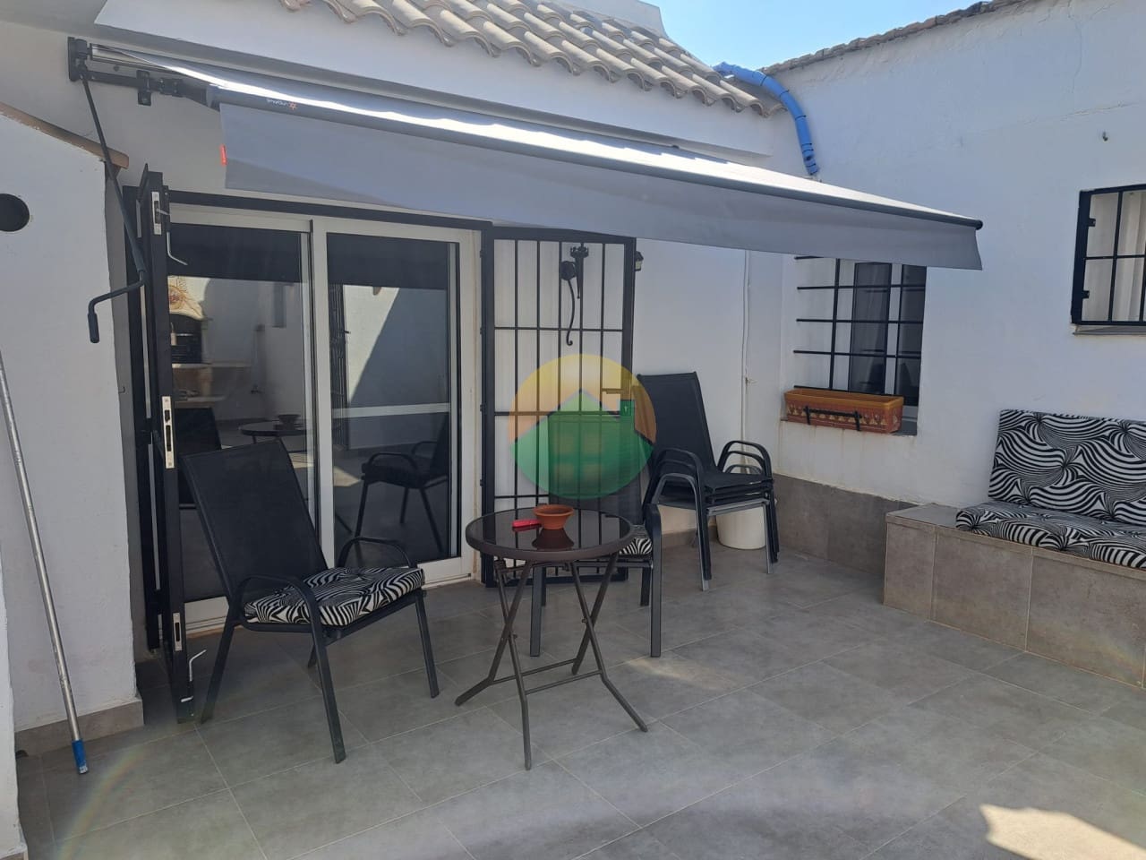 4 soverom Rekkehus til salgs i El Pareton med svømmebasseng - € 199 995 (Ref: 9172137)