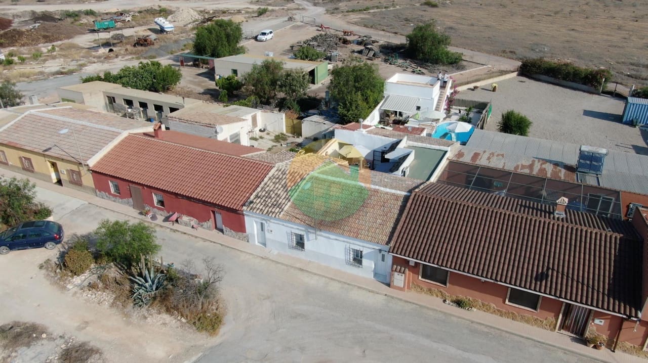 4 soverom Rekkehus til salgs i El Pareton med svømmebasseng - € 199 995 (Ref: 9172137)