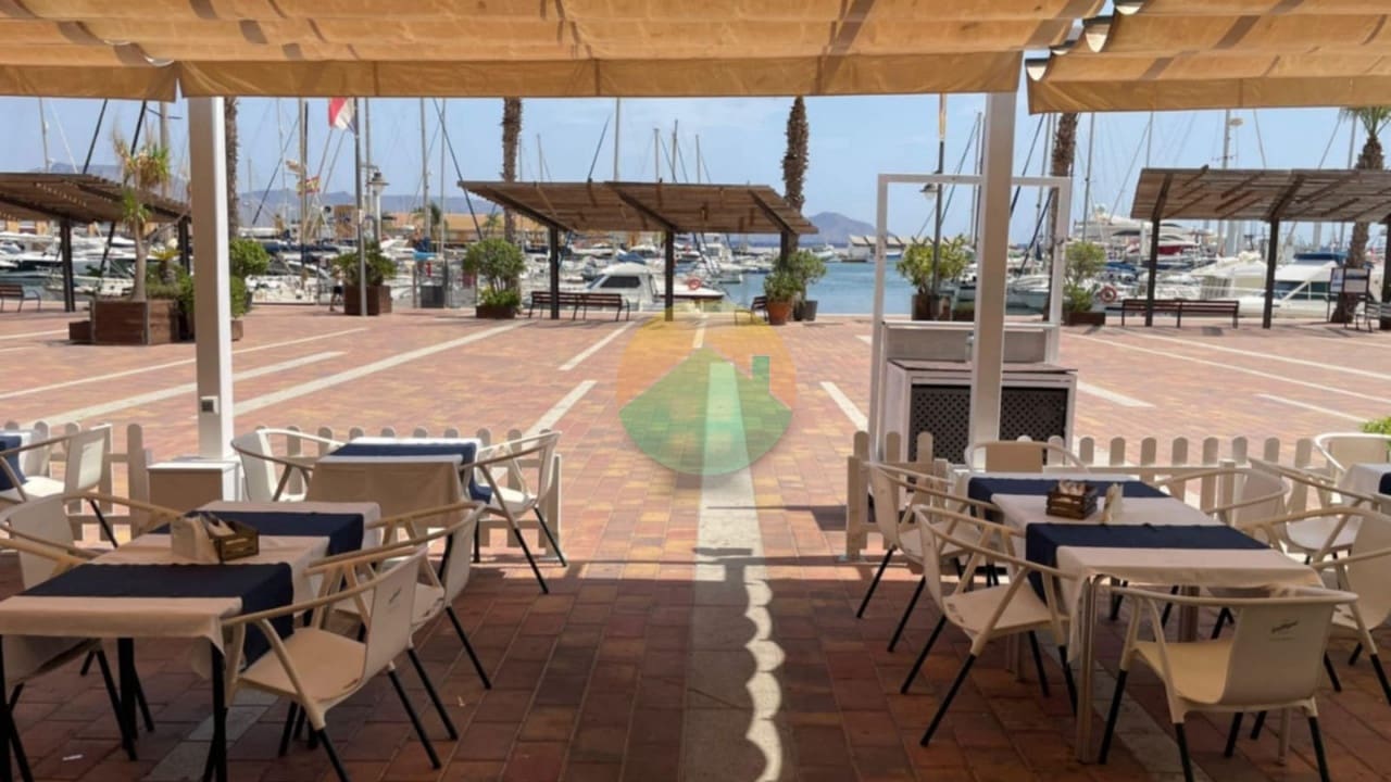Kaupallinen myytävänä paikassa Puerto de Mazarron - 99 995 € (Ref: 9231540)