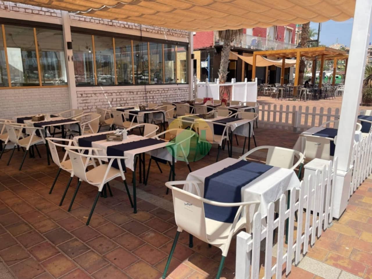 Kaupallinen myytävänä paikassa Puerto de Mazarron - 99 995 € (Ref: 9231540)