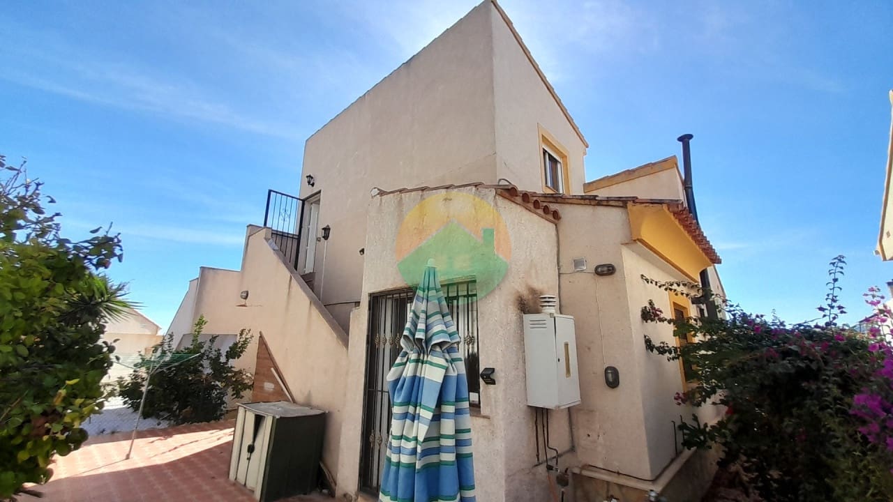 3 soveværelse Villa til salg i Camposol med swimmingpool - € 149.995 (Ref: 9331721)