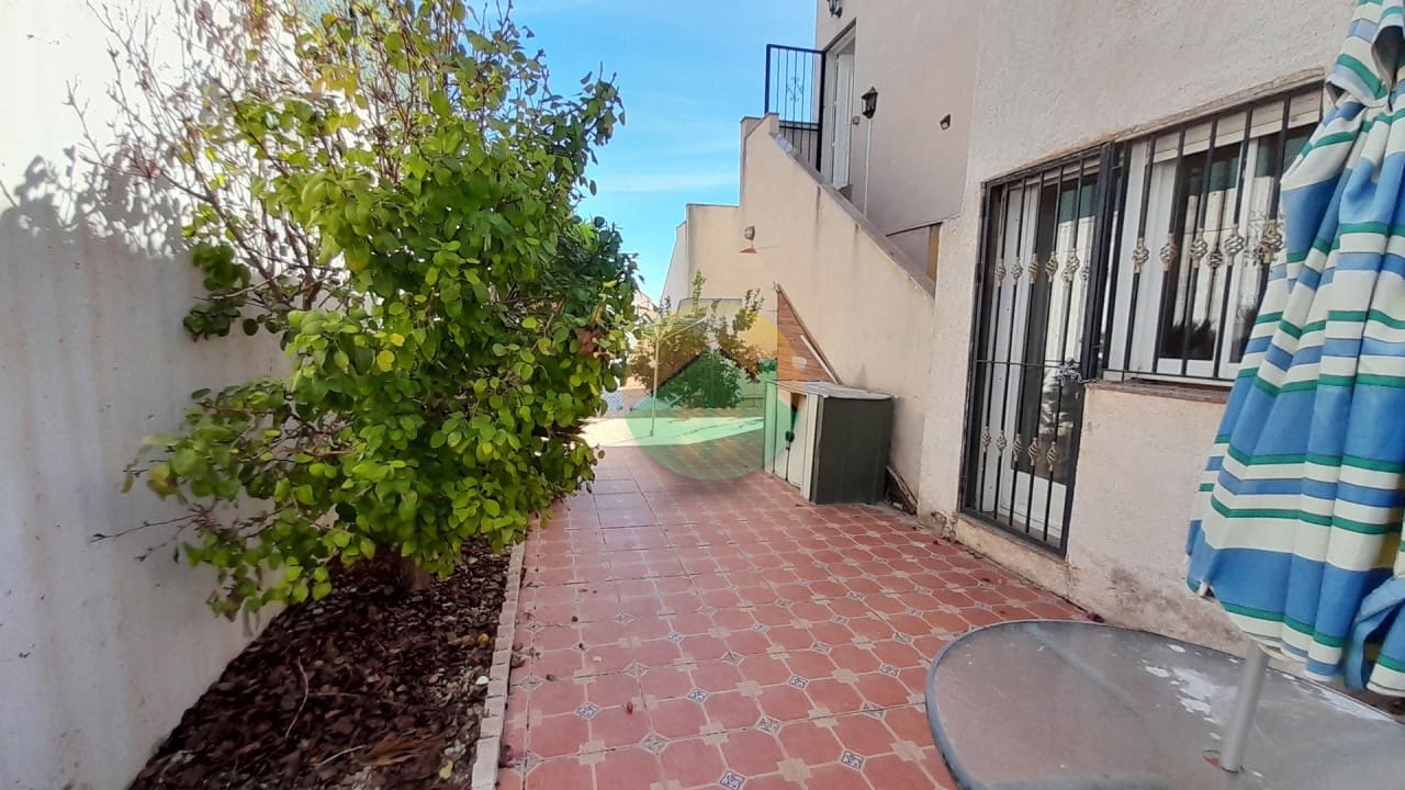 3 soveværelse Villa til salg i Camposol med swimmingpool - € 149.995 (Ref: 9331721)