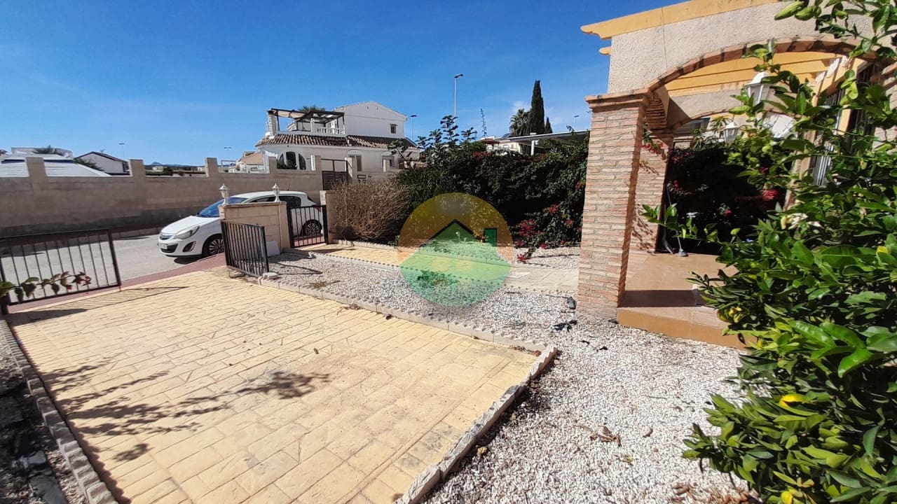 3 soveværelse Villa til salg i Camposol med swimmingpool - € 149.995 (Ref: 9331721)