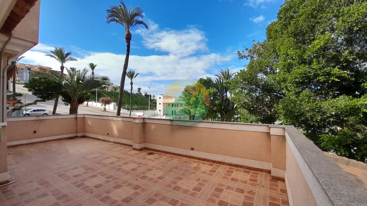 5 sovrum Radhus till salu i Puerto de Mazarron med garage - 359 900 € (Ref: 9402442)