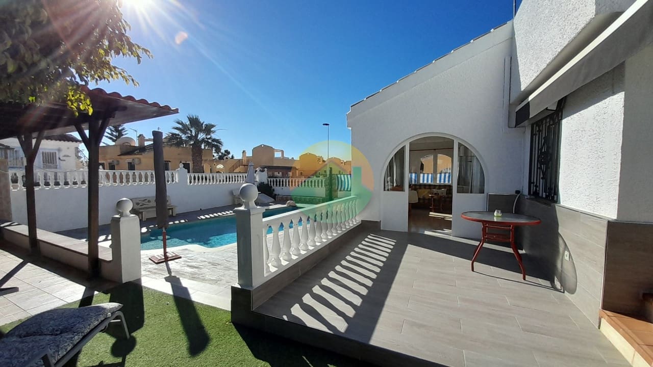 2 bedroom Villa for sale in Mazarron with pool - € 189,000 (Ref: 9528498)