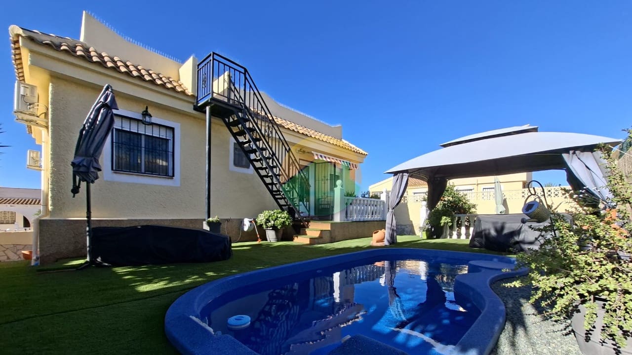 2 bedroom Villa for sale in Camposol with pool - € 179,995 (Ref: 9592058)