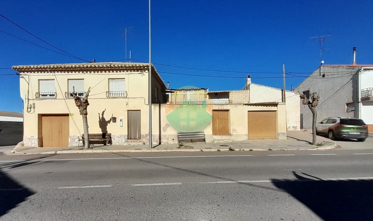 3 soveværelse Rækkehus til salg i Caravaca de la Cruz med garage - € 65.000 (Ref: 9622662)