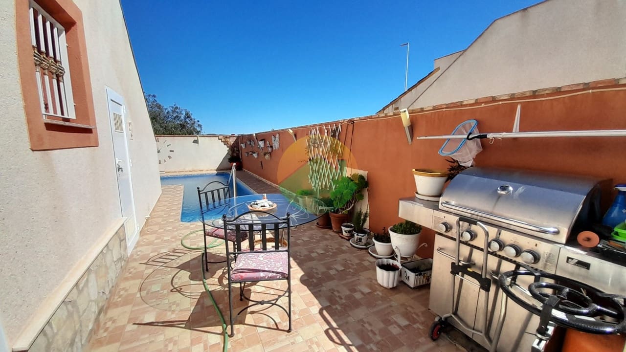 2 slaapkamer Halfvrijstaande villa te koop in Camposol met zwembad - € 149.995 (Ref: 9685555)