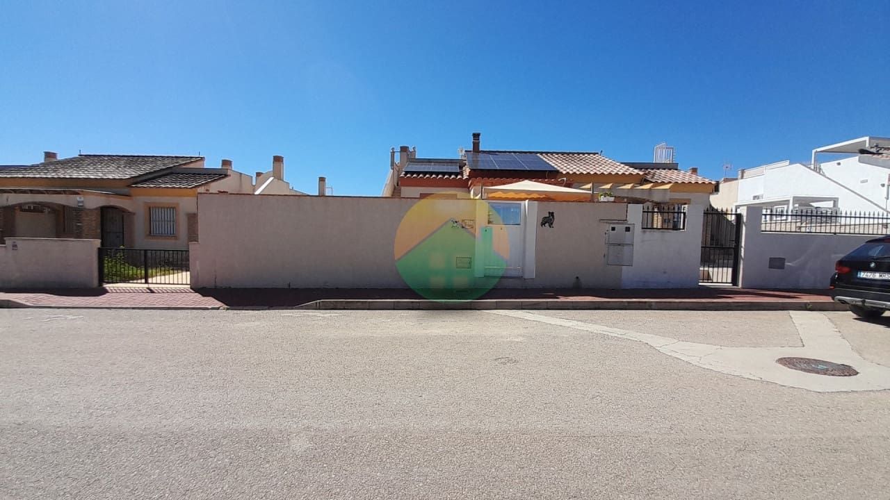 2 slaapkamer Halfvrijstaande villa te koop in Camposol met zwembad - € 149.995 (Ref: 9685555)