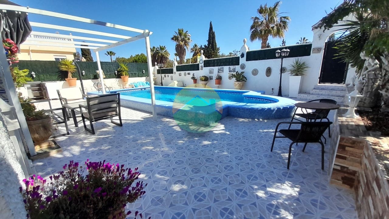 3 Zimmer Villa zu verkaufen in Camposol mit Pool - 199.500 € (Ref: 9733583)
