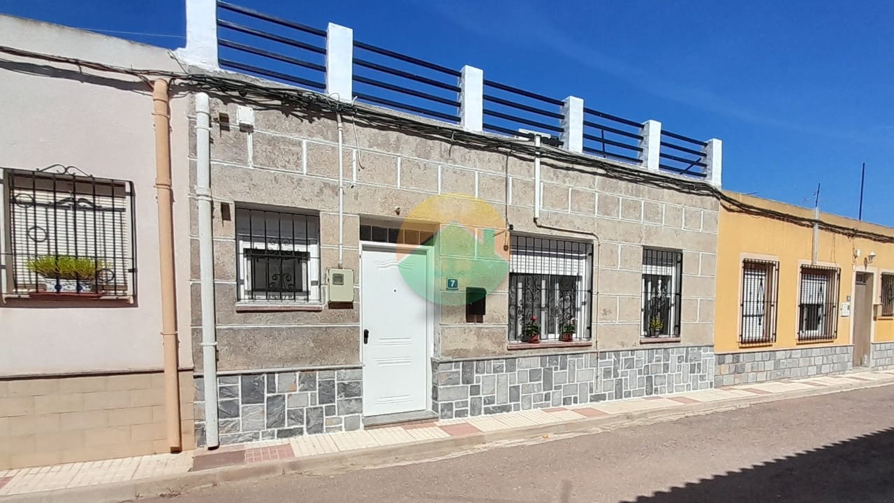 4 Zimmer Reihenhaus zu verkaufen in La Pinilla mit Garage - 98.000 € (Ref: 9789740)