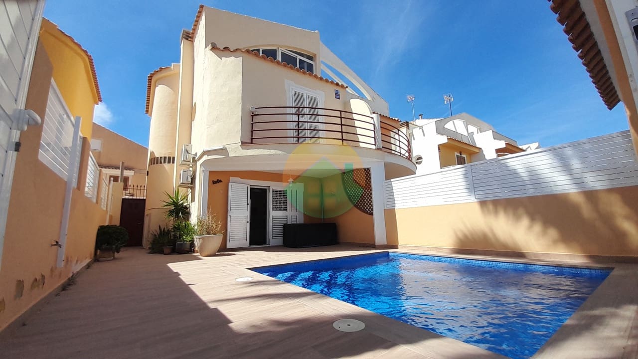 4 quarto Moradia em Banda para venda em Puerto de Mazarron com piscina - 287 000 € (Ref: 9834535)