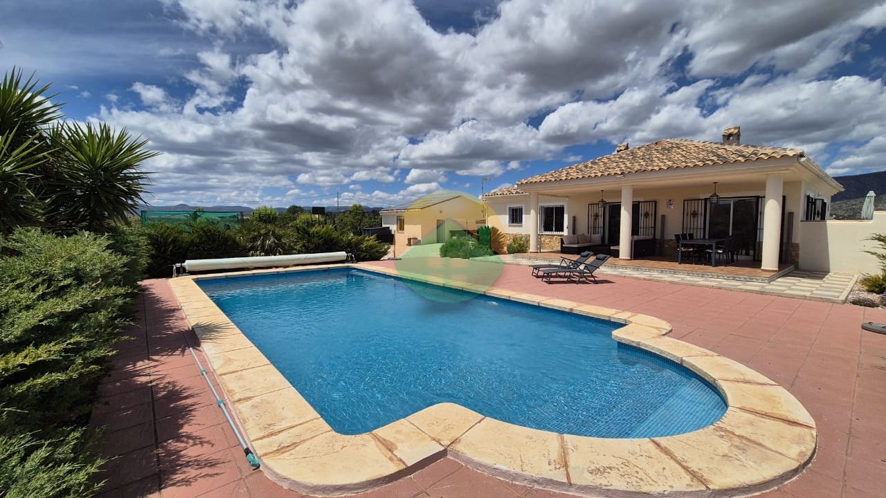4 bedroom Villa for sale in Caravaca de la Cruz with pool garage - € 275,000 (Ref: 9844163)