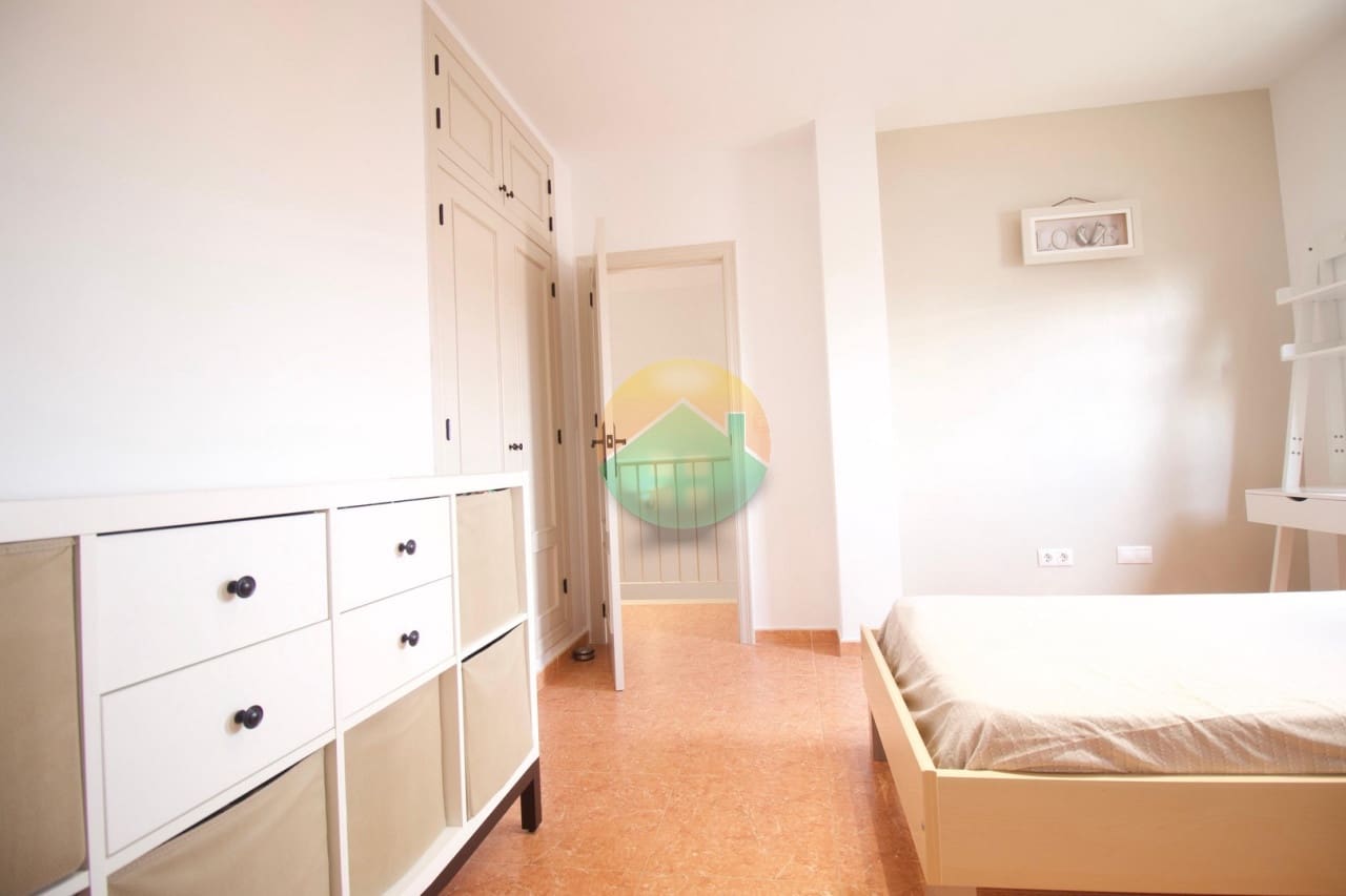 Pareado de 3 habitaciones en La Pinilla en venta con garaje - 169.950 € (Ref: 9847831)