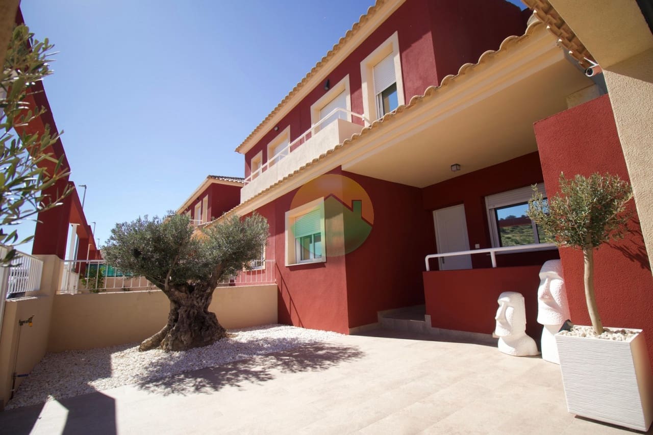 Pareado de 3 habitaciones en La Pinilla en venta con garaje - 169.950 € (Ref: 9847831)