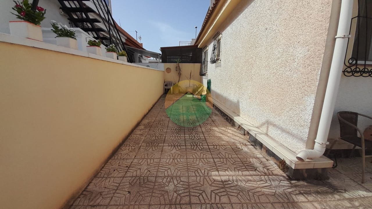 2 slaapkamer Halfvrijstaande villa te koop in Camposol met zwembad - € 99.995 (Ref: 9914793)