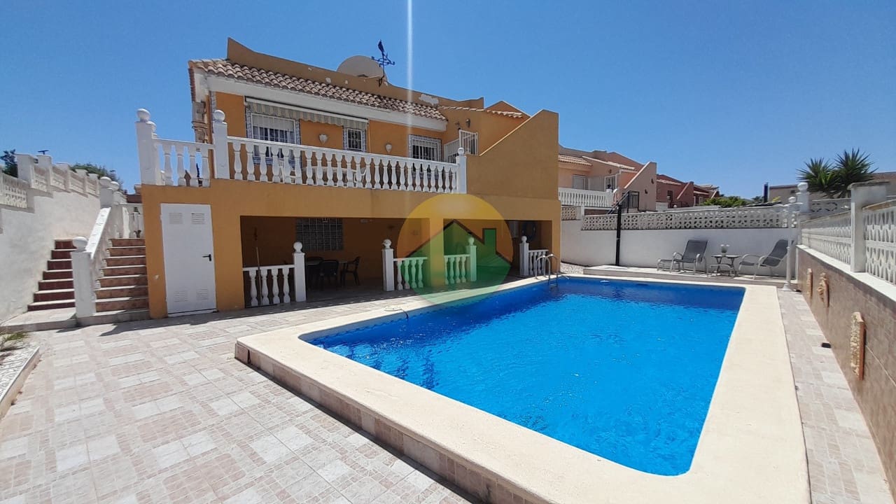 3 Zimmer Villa zu verkaufen in Camposol mit Pool - 214.995 € (Ref: 9950597)