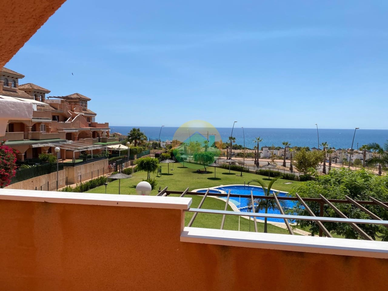 2 slaapkamer Appartement te koop in Isla Plana met zwembad garage - € 229.900 (Ref: 9969004)