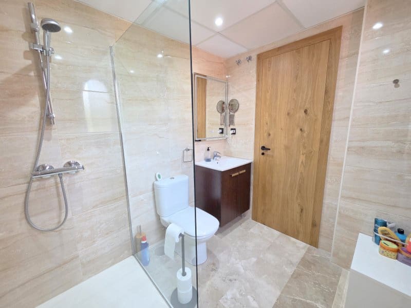 3 sypialnia Penthouse na sprzedaż w Estepona z basenem garażem - 479 000 € (Ref: 10029512)