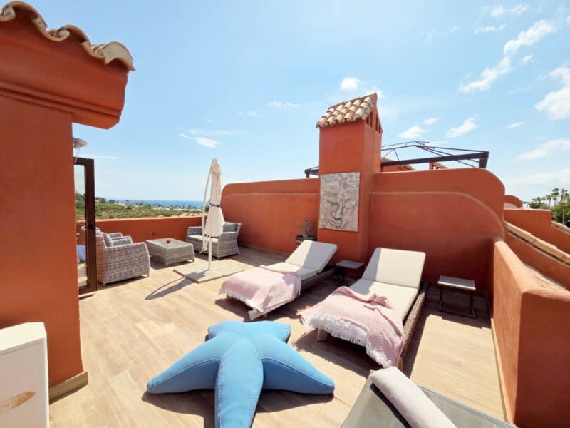 3 sypialnia Penthouse na sprzedaż w Estepona z basenem garażem - 479 000 € (Ref: 10029512)