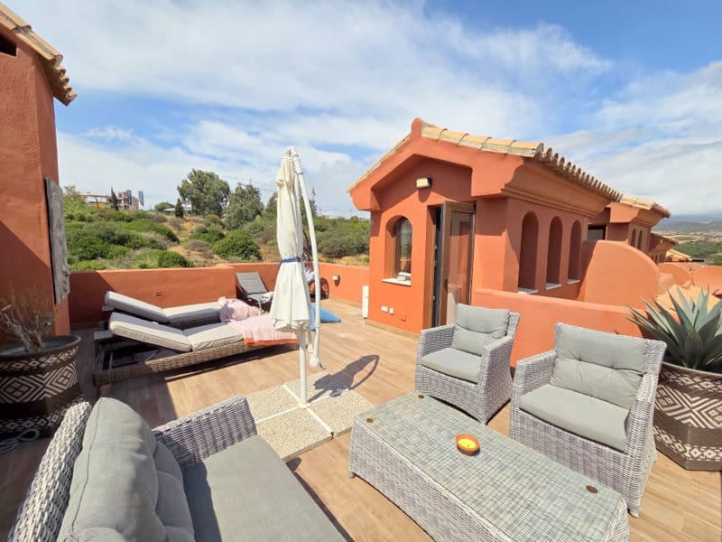 3 sypialnia Penthouse na sprzedaż w Estepona z basenem garażem - 479 000 € (Ref: 10029512)