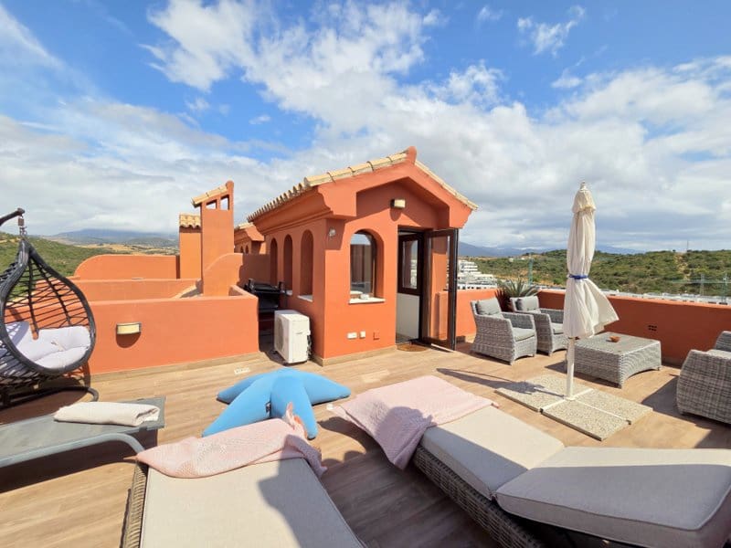 3 sypialnia Penthouse na sprzedaż w Estepona z basenem garażem - 479 000 € (Ref: 10029512)