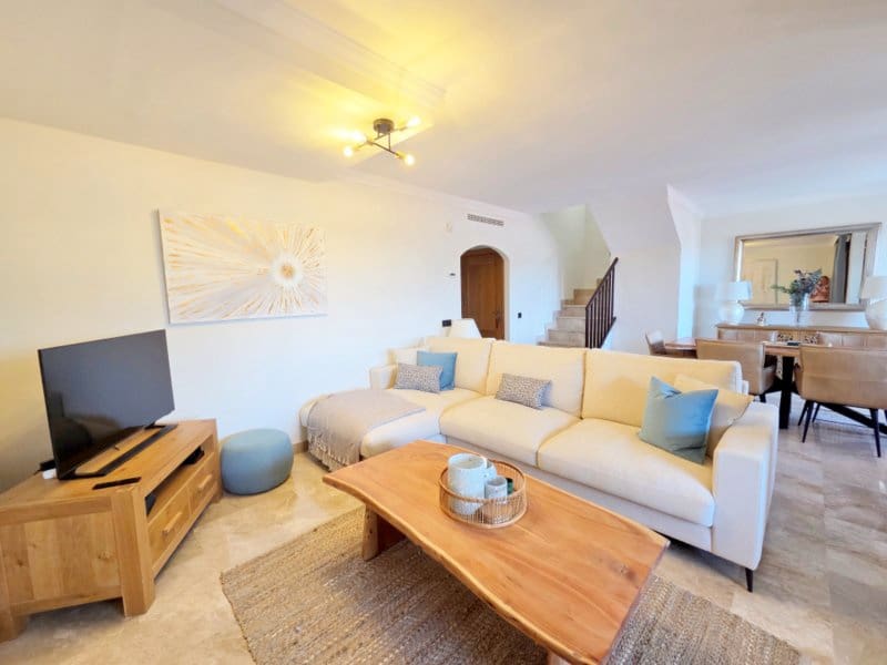 3 sypialnia Penthouse na sprzedaż w Estepona z basenem garażem - 479 000 € (Ref: 10029512)