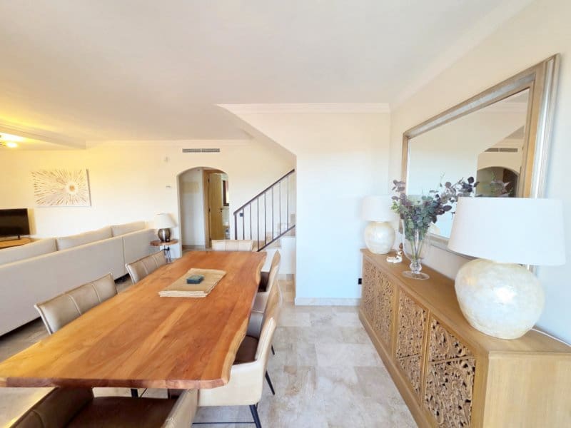 3 sypialnia Penthouse na sprzedaż w Estepona z basenem garażem - 479 000 € (Ref: 10029512)